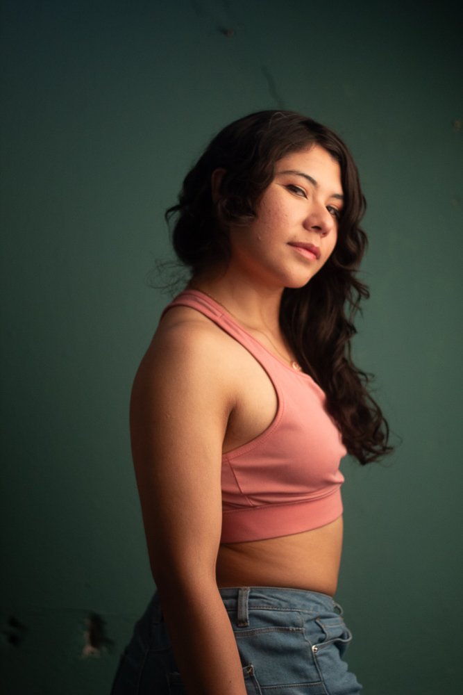 Angélica — S1 2026, fotografía real